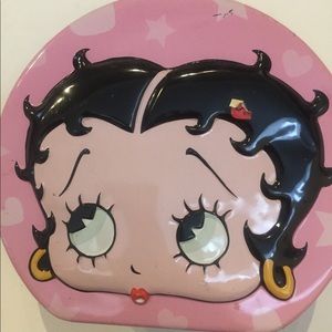 The tin company Betty Boop lunch box collectible
